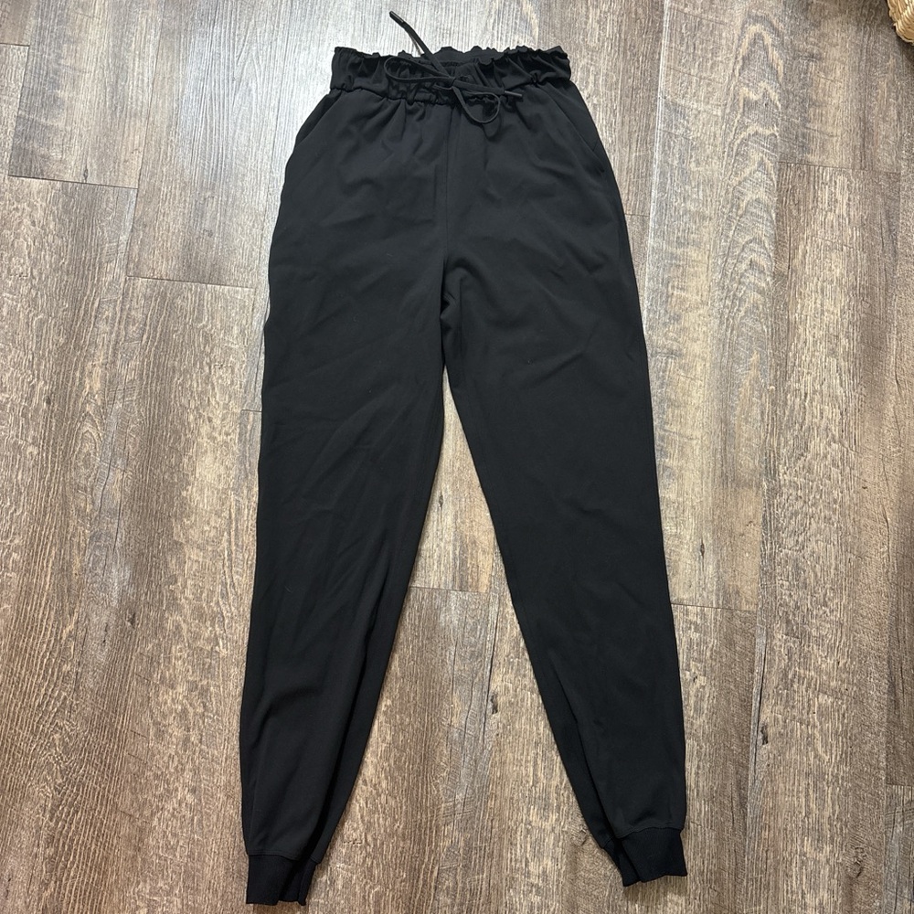 Black Lululemon size 2 high rise stretch joggers!!